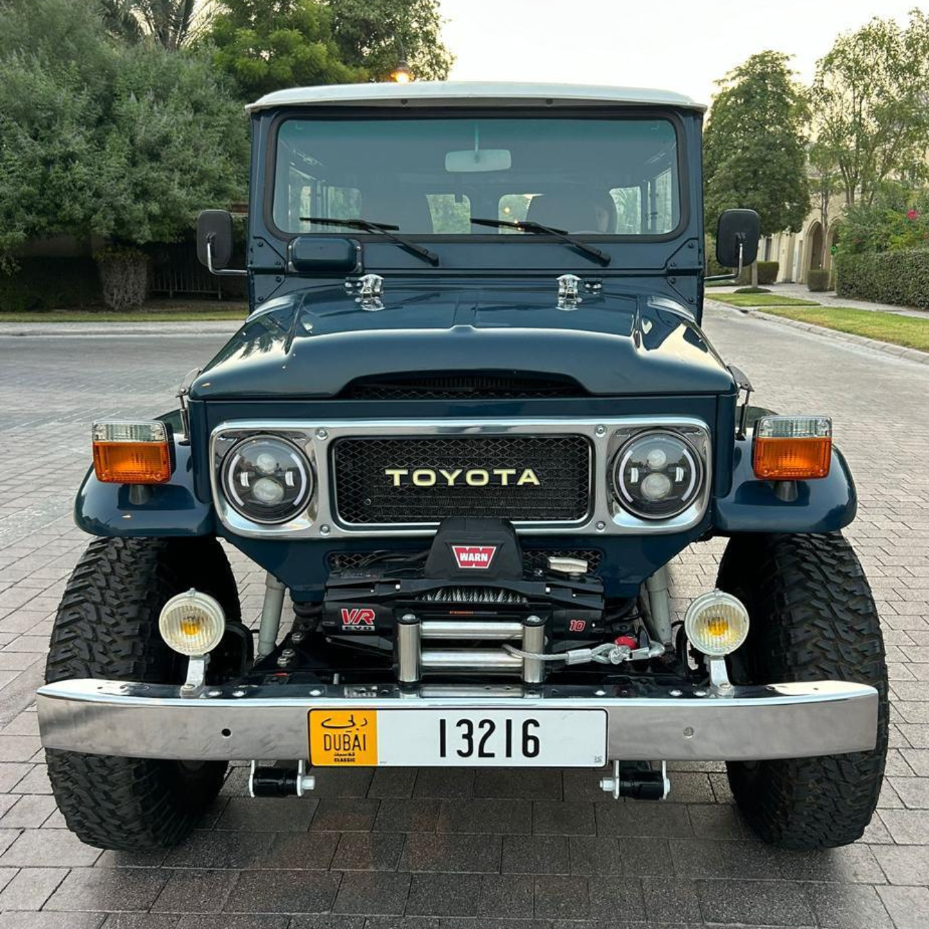 TOYOTA-LAND-CRUISER-FJ40